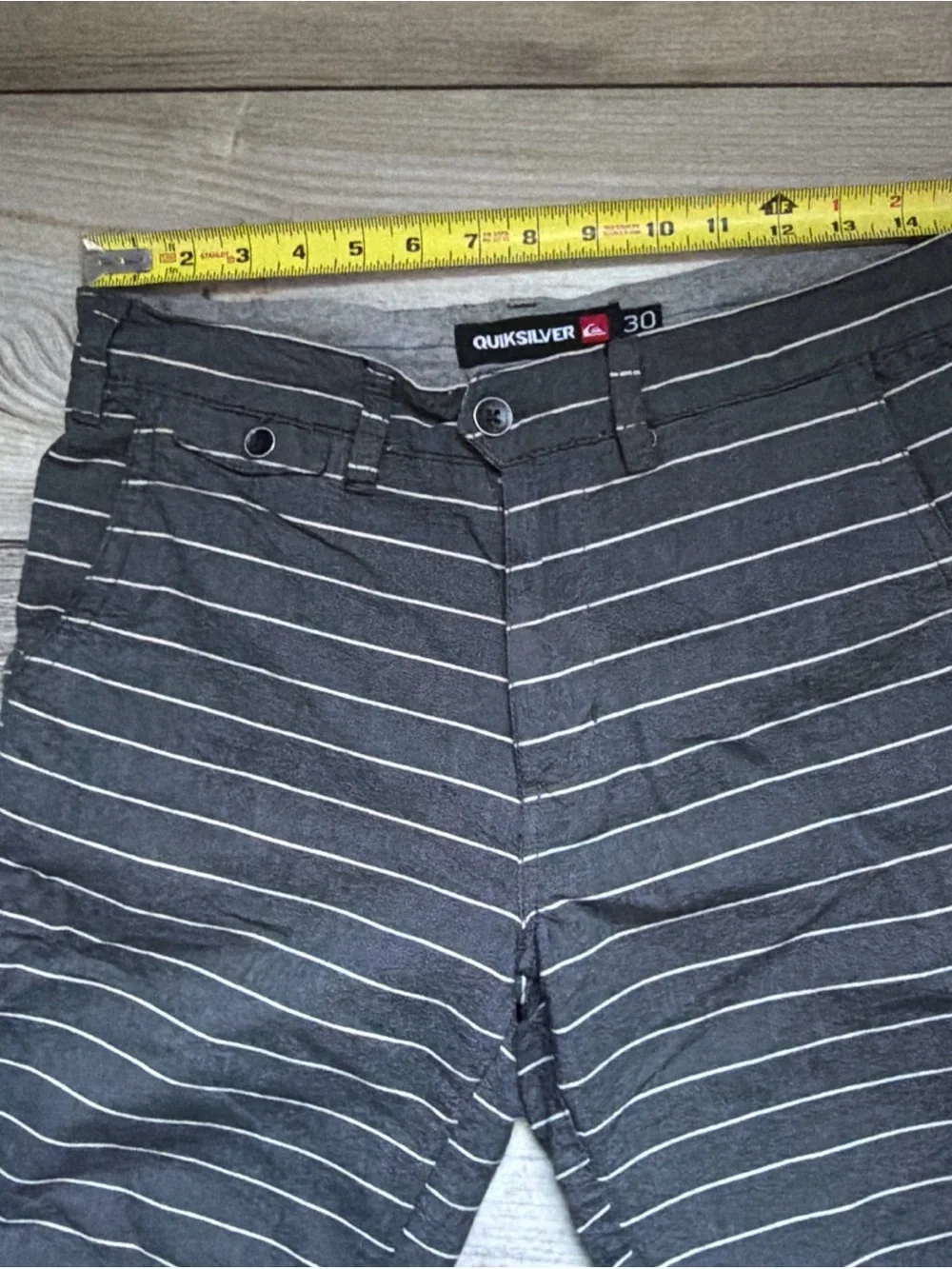 Quiksilver Amphibian Hybrid Men’s Size 30 Shorts. Grey stripes. Great condition